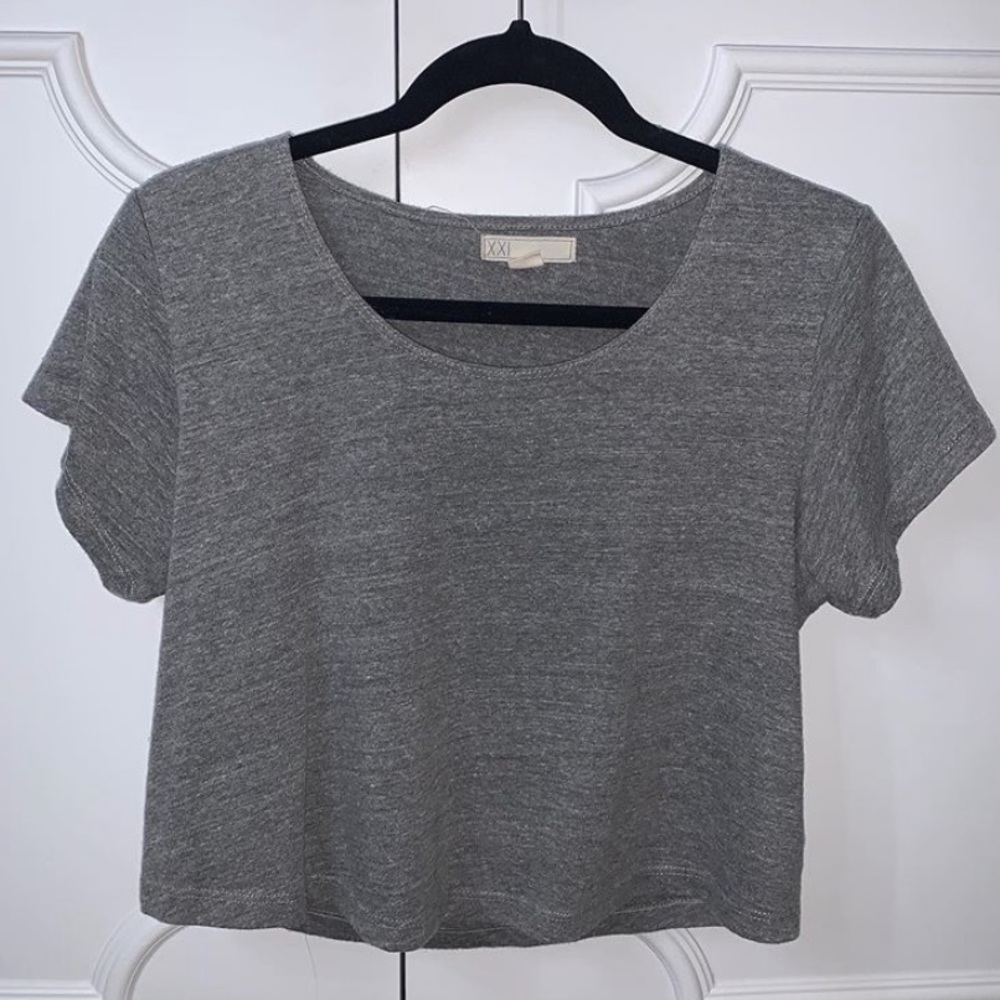 Gray cropped T